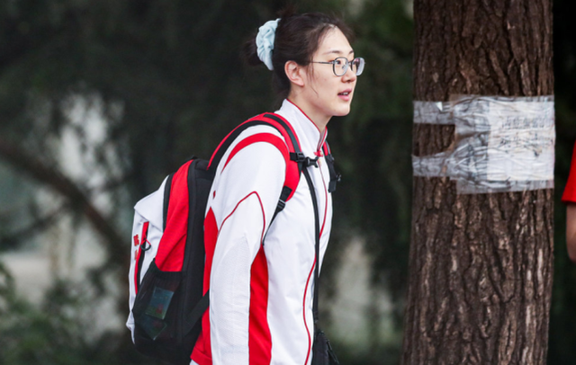 姚明率中国女篮正式出征奥运会！经典表情亮眼4